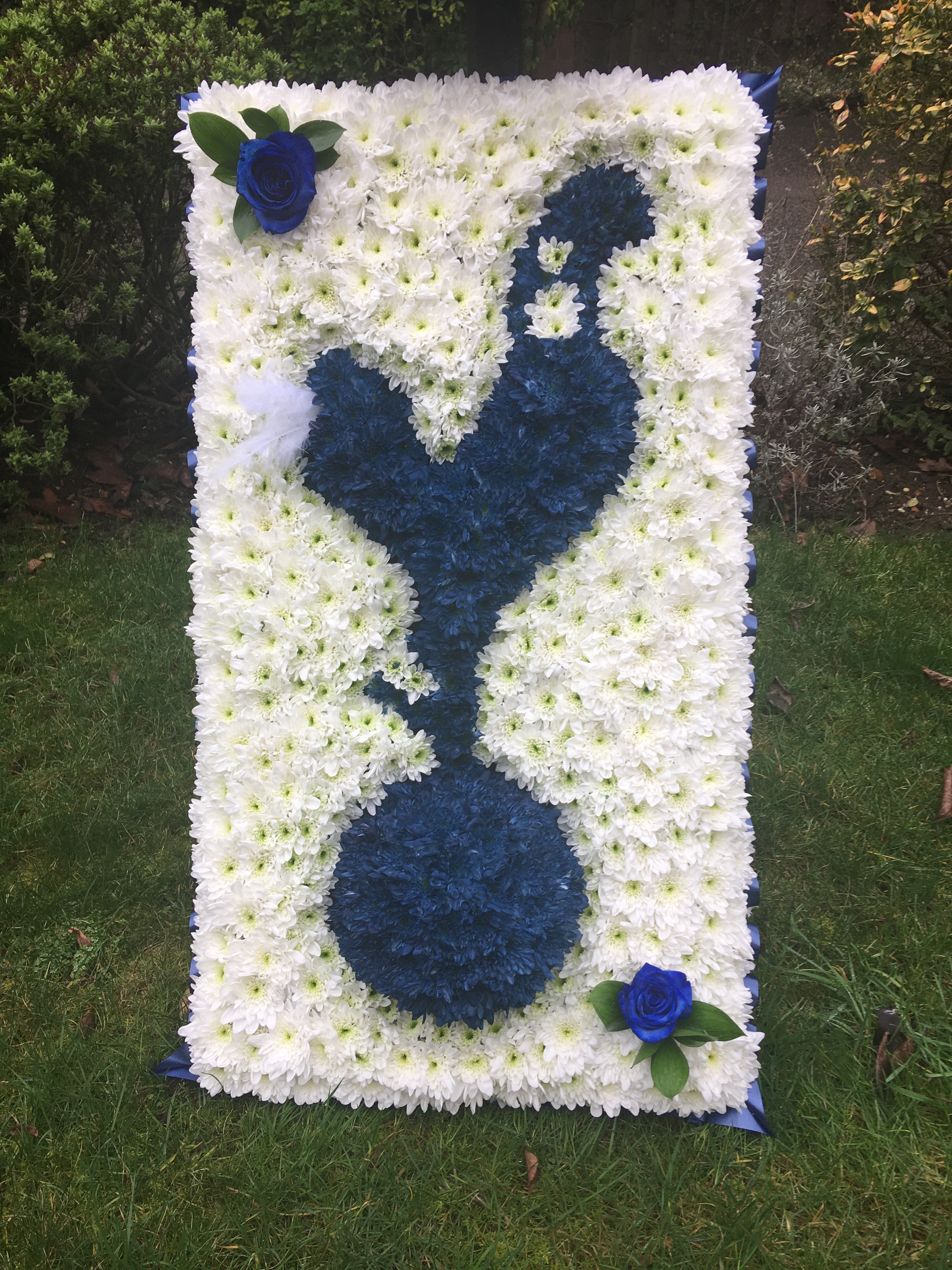 Spurs logo made from flowers