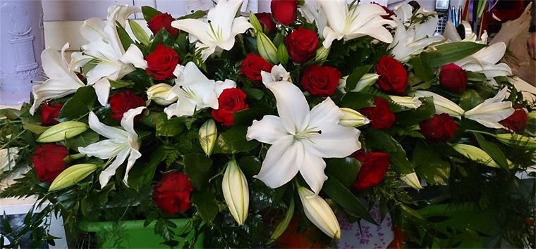 lilies with roses