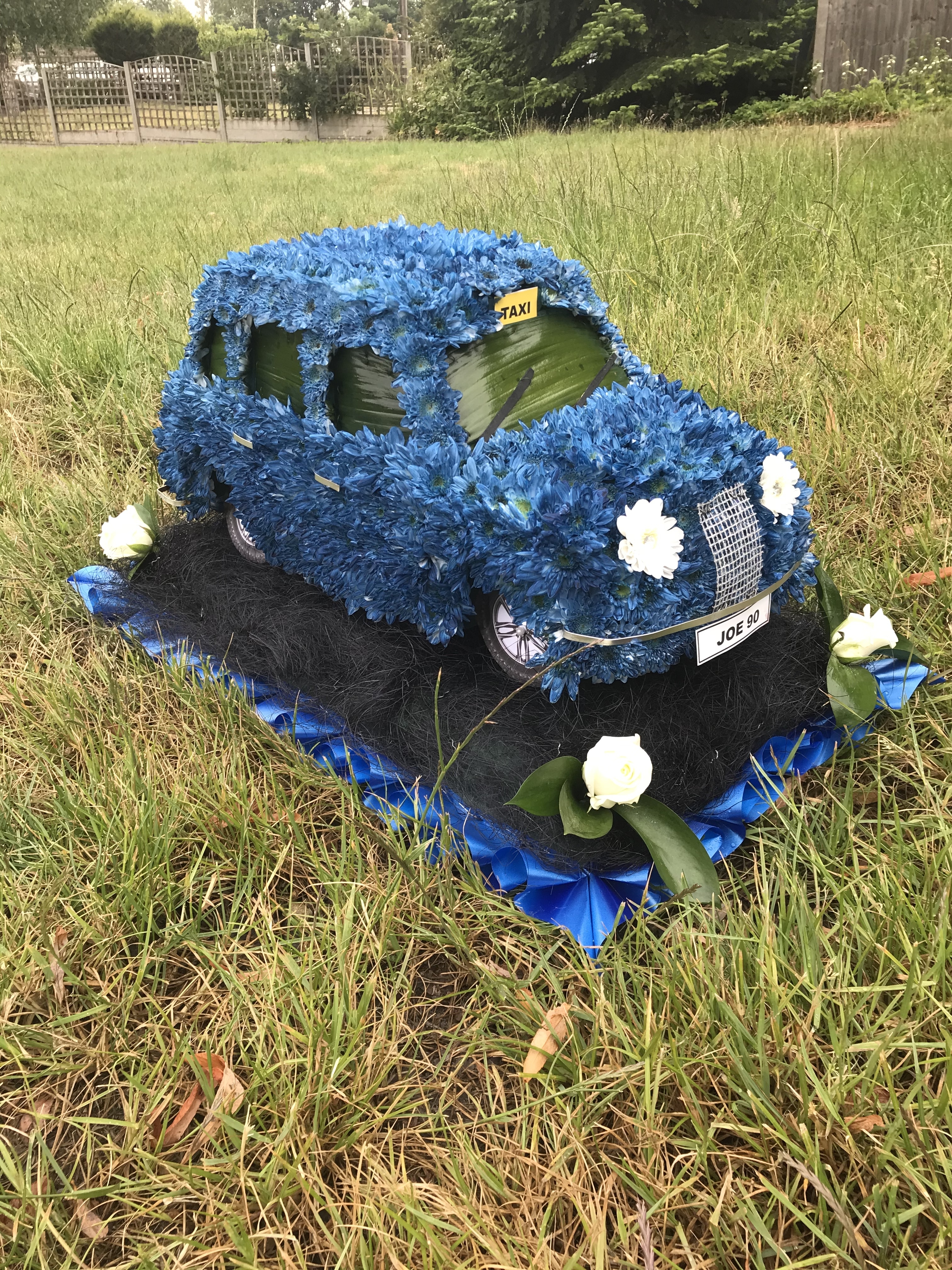 Taxi made from flowers